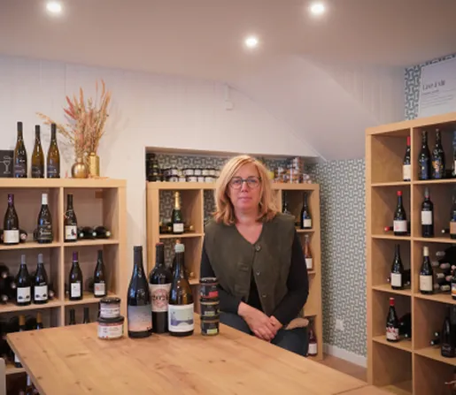 Emilie Siegelmann, passionnée par les vins, elle refait un retour aux sources pour y créer son commerce et vivre de sa passion à Montmorency - Val d'Oise (95)